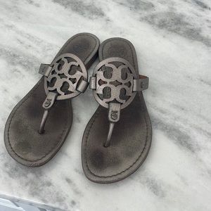 Pewter Tory Burch logo sandals size 7